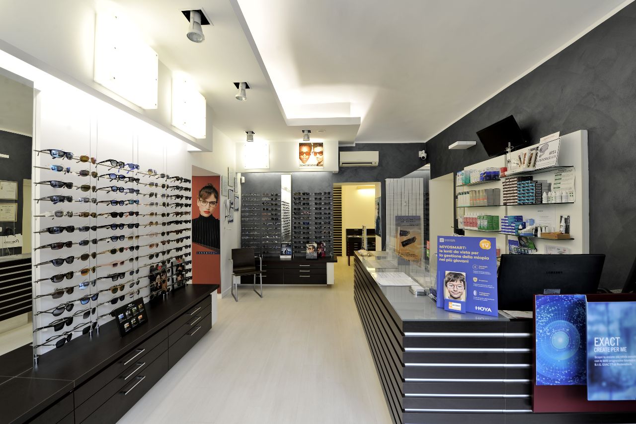 interni negozio ottica san federico a torino